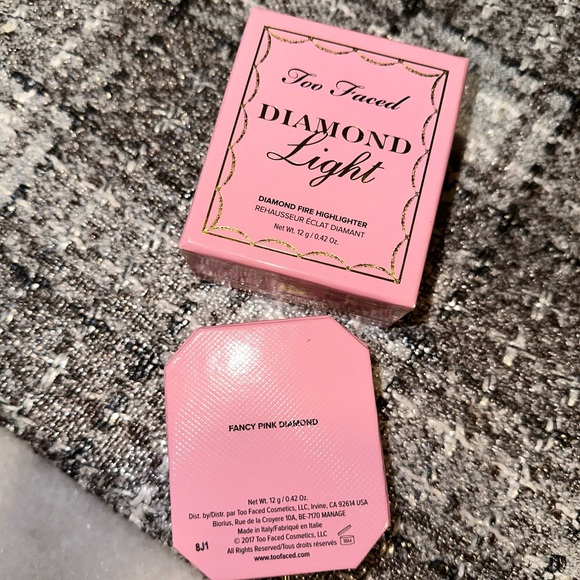 Too Faced Highlighter - Picture 4 of 4